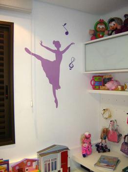 Vers�teis, de f�cil coloca��o e com valor acess�vel, adesivos invadem a decora��o e se mostram cada vez mais como uma boa alternativa para compor e valorizar diversos tipos de ambientes, dando um toque de beleza e modernidade. Na foto, Kit Ballet da IdeiaFixa Adesivos Decorativos - IdeiaFixa Adesivos Decorativos/Divulga��o