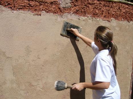 Em Santa Luzia, onde muitas edifica��es foram erguidas com t�cnicas construtivas em terra crua, a O3L Arquitetura promoveu um curso de capacita��o na �rea como aux�lio para a preserva��o do patrim�nio hist�rico cultural - O3L Arquitetura/Divulga��o