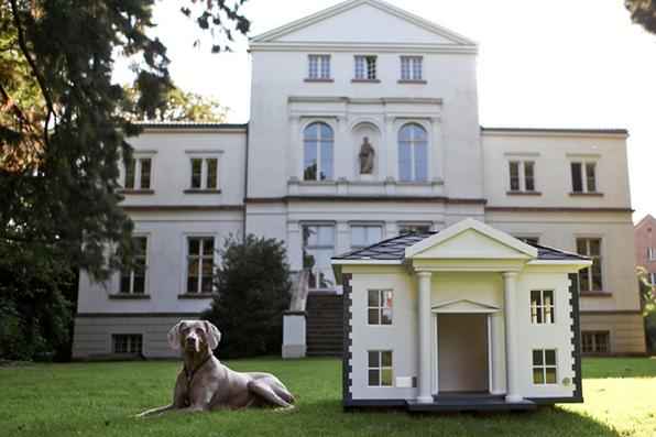 A empresa alemã Best Friend's Home criou casas de cachorro que lembram belas mansões em miniatura. Para quem gosta de cães e design, as casinhas oferecem a oportunidade de levar o bom da arquitetura para esses amigos fiéis. Na foto, o modelo Alabama   - Best Friend's Home/Divulgação