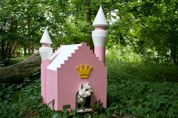 A empresa alemã Best Friend's Home criou casas de cachorro que lembram belas mansões em miniatura. Para quem gosta de cães e design, as casinhas oferecem a oportunidade de levar o bom da arquitetura para esses amigos fiéis. Na foto, o modelo Fairytale    - Best Friend's Home/Divulgação
