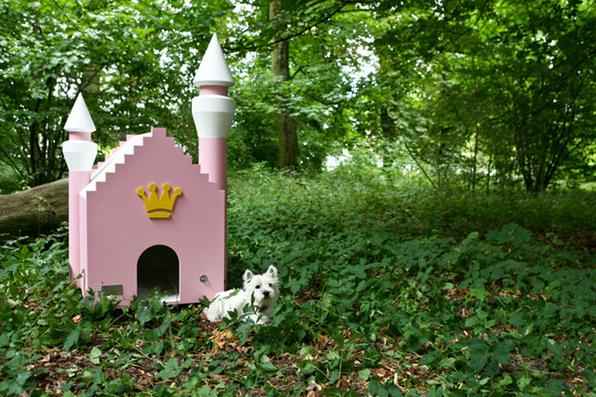 A empresa alemã Best Friend's Home criou casas de cachorro que lembram belas mansões em miniatura. Para quem gosta de cães e design, as casinhas oferecem a oportunidade de levar o bom da arquitetura para esses amigos fiéis. Na foto, o modelo Fairytale    - Best Friend's Home/Divulgação