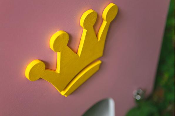 A empresa alemã Best Friend's Home criou casas de cachorro que lembram belas mansões em miniatura. Para quem gosta de cães e design, as casinhas oferecem a oportunidade de levar o bom da arquitetura para esses amigos fiéis. Na foto, o modelo Fairytale    - Best Friend's Home/Divulgação
