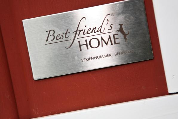A empresa alemã Best Friend's Home criou casas de cachorro que lembram belas mansões em miniatura. Para quem gosta de cães e design, as casinhas oferecem a oportunidade de levar o bom da arquitetura para esses amigos fiéis. Na foto, o modelo  Lönneberga    - Best Friend's Home/Divulgação