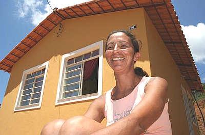 Maria Marcira, moradora do conjunto habitacional Paulo Gaetani, em Nova Lima: Aqui eu estou feliz por encontrar o meu lugar (Gladyston Rodrigues/AO CUBO Filmes)