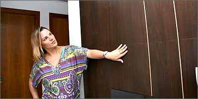 A técnica em meio ambiente Keli Melandes descobriu nos painéis uma forma rápida e barata para valorizar o apartamento que aluga (Gladyston Rodrigues/AOCUBO FILMES ) A técnica em meio ambiente Keli Melandes descobriu nos painéis uma forma rápida e barata para valorizar o apartamento que aluga (Gladyston Rodrigues/AOCUBO FILMES )