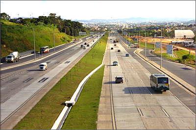 A infraestrutura de pavimentação urbana e de estradas vai obedecer os diversos tipos de necessidade de cada cidade (Beto Novaes/EM/D.A Press) A infraestrutura de pavimentação urbana e de estradas vai obedecer os diversos tipos de necessidade de cada cidade (Beto Novaes/EM/D.A Press)