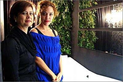 As arquitetas Estela Netto e Raquel Brum aproveitaram um antigo closet para criar o Espaço do Banho, com tecnologia, beleza, e preocupação ambiental (Joana Gontijo/Lugar Certo) As arquitetas Estela Netto e Raquel Brum aproveitaram um antigo closet para criar o Espaço do Banho, com tecnologia, beleza, e preocupação ambiental (Joana Gontijo/Lugar Certo)