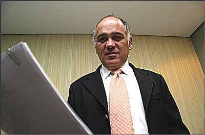 Leonardo da Mota Costa explica que a substituição do funcionário é atribuição da conservadora contratada (Gladyston Rodrigues/Ao Cubo Filmes) Leonardo da Mota Costa explica que a substituição do funcionário é atribuição da conservadora contratada (Gladyston Rodrigues/Ao Cubo Filmes)