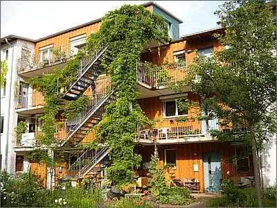 Bairro ecológico Vauban, em Fribourg, Alemanha, uma área antiga revitalizada há alguns anos, onde são utilizados diversos mecanismos da vida sustentável (O3L Arquitetura/Divulgação) Bairro ecológico Vauban, em Fribourg, Alemanha, uma área antiga revitalizada há alguns anos, onde são utilizados diversos mecanismos da vida sustentável (O3L Arquitetura/Divulgação)