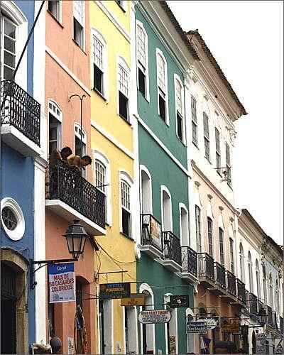 Casar�es do Pelourinho, em Salvador (BA), tiveram tons originais restaurados (L�cio T�vora/Ag�ncia A Tarde)
