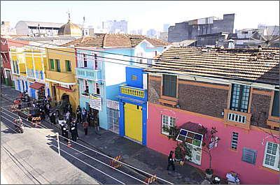 No Bixiga, em S�o Paulo, o projeto revitalizou o trecho de uma rua e trouxe outra cara ao bairro (Coral/Divulga��o)