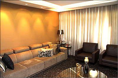Sala decorada pelo designer de interiores Alberto Radespiel: especialista diz que aplicação de cores quentes nos cômodos ajuda a criar um clima aconchegante e atribue ao local uma aparência mais sofisticada (Fotos: Gladyston Rodrigues/Esp.EM) Sala decorada pelo designer de interiores Alberto Radespiel: especialista diz que aplicação de cores quentes nos cômodos ajuda a criar um clima aconchegante e atribue ao local uma aparência mais sofisticada (Fotos: Gladyston Rodrigues/Esp.EM)