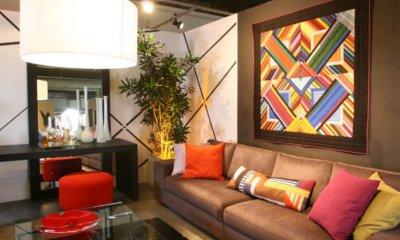 Panô com formas geométricas se integra à decoração moderna da sala de estar (Divulgação) Panô com formas geométricas se integra à decoração moderna da sala de estar (Divulgação)