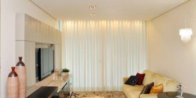 Forro em gesso com iluminação embutida é o mais usado atualmente no mercado, devido à facilidade de cortes e montagem em espaços grandes e pequenos (Eduardo Almeida / RA Studio) Forro em gesso com iluminação embutida é o mais usado atualmente no mercado, devido à facilidade de cortes e montagem em espaços grandes e pequenos (Eduardo Almeida / RA Studio)