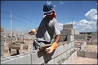 No programa Minha Casa, Minha Vida, a soma de sal�rios para obter financiamento j� era permitida (Val�rio Ayres/Esp. CB/DA Press)