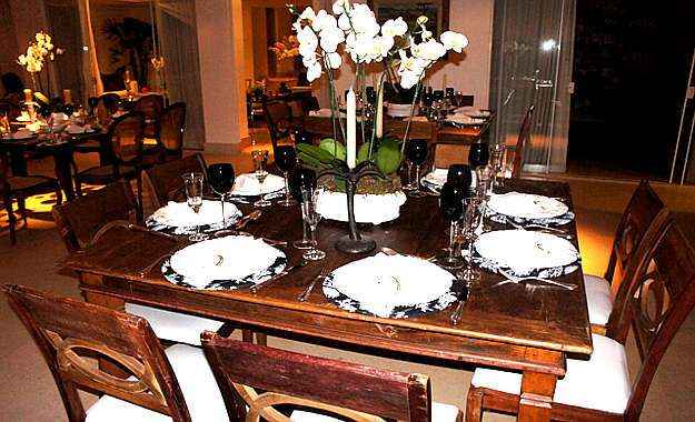 Mesa feita por anfitriã Ana Luiza Favato em recepção aos amigos em casa (Arquivo Pessoal)