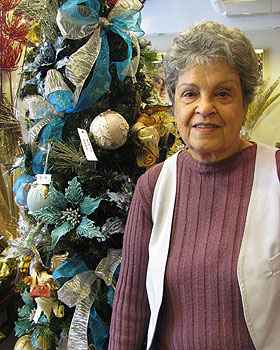 A dona de casa Mariza Barbosa já começou a comprar lembranças para o Natal (Joana Gontijo/Portal Uai/D.A Press) A dona de casa Mariza Barbosa já começou a comprar lembranças para o Natal (Joana Gontijo/Portal Uai/D.A Press)