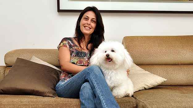 A designer de interiores Ana Karina Chaves n�o recomenda tapetes e carpetes em casas com animais, pois eles dificultam a limpeza (Eduardo de Almeida/RA studio)
