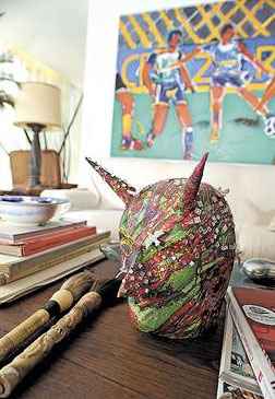 Ambiente de Stella Lopes: detalhe de máscara forrada com tecido de chita (Carlos Vieira/CB/D.A. Press) Ambiente de Stella Lopes: detalhe de máscara forrada com tecido de chita (Carlos Vieira/CB/D.A. Press)