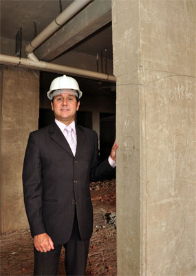 Fernando J�nior, diretor jur�dico da rede Netim�veis, diz que propriet�rio pode fazer obras, mas lembra que existem limita��es  (Eduardo Almeida/RA Studio)