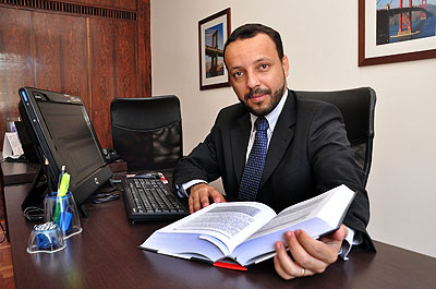 O advogado Victor Hugo Januário Pereira diz que Código de Defesa do Consumidor traz garantias a donos de imóveis novos (Eduardo Almeida/RA Studio) O advogado Victor Hugo Januário Pereira diz que Código de Defesa do Consumidor traz garantias a donos de imóveis novos (Eduardo Almeida/RA Studio)