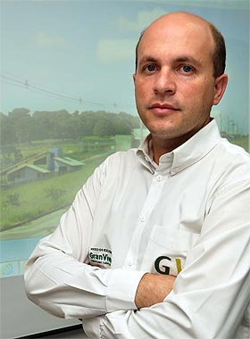 Para o diretor de Vendas da Gran Viver, Marco Túlio Silva, a vantagem do lote é que não demanda grandes custos para manutenção (Eduardo Almeida/RA Studio) Para o diretor de Vendas da Gran Viver, Marco Túlio Silva, a vantagem do lote é que não demanda grandes custos para manutenção (Eduardo Almeida/RA Studio)