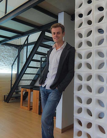 O arquiteto Tiago Curioni destaca que as peças ficam interessantes quando são visualizadas em conjunto e em ambiente ventilado (Tiago Curioni/Divulgação) O arquiteto Tiago Curioni destaca que as peças ficam interessantes quando são visualizadas em conjunto e em ambiente ventilado (Tiago Curioni/Divulgação)