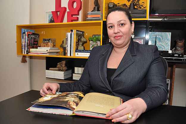 Uma pequena estante, nichos, mesa ou criado já compõe um bom canto de leitura,diz Luciana Savassi, designer de interiores (Eduardo de Almeida/RA studio.) Uma pequena estante, nichos, mesa ou criado já compõe um bom canto de leitura,diz Luciana Savassi, designer de interiores (Eduardo de Almeida/RA studio.)