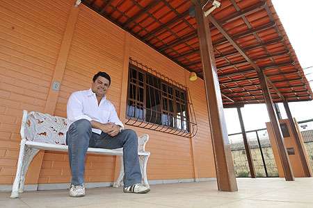 Volmar Barcelos, da Nova Casa, garante que a construção é rápida e não há desperdício de material  (Maria Tereza Correia/EM/D.A Press)