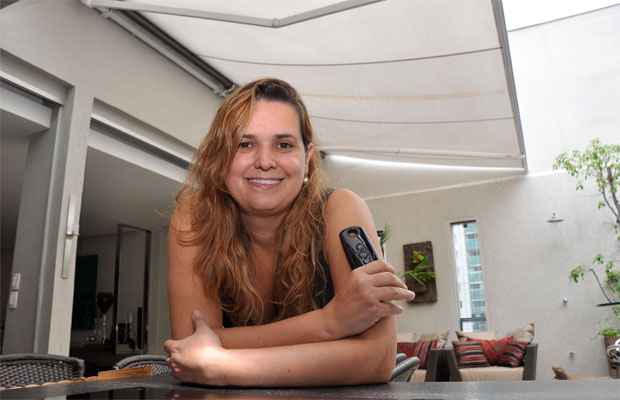 Eduardo Almeida/RA Studio Para a arquiteta Flávia Soares, a automação do acionamento dos toldos é a maior tendência nesse tipo de produto - Eduardo Almeida/RA Studio