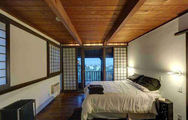O quarto do casal mostra toques orientais (Realtor.com/Divulgação) O quarto do casal mostra toques orientais (Realtor.com/Divulgação)