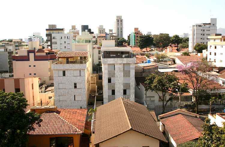Prdios residenciais comeam a disputar espao com as casas, que ainda so a grande maioria no Prado - Gladyston Rodrigues/EM/D.A Press-5/11/08