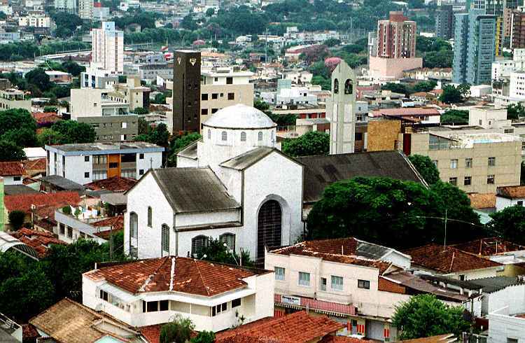 Paróquia do Santo Cura D`Ars, uma das principais referências da região - Euler Junior/EM/D.A Press-4/4/03