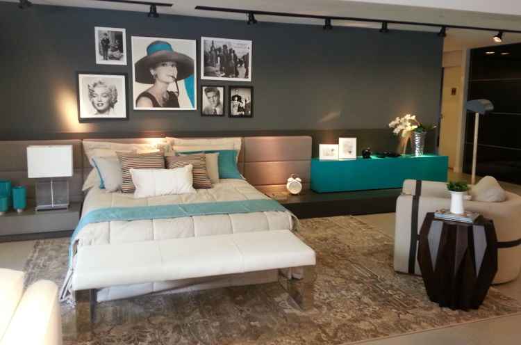 Arquivo Pessoal Neste quarto, a iluminação destaca os quadros na parede, que combinam com o resto do ambiente - Arquivo Pessoal