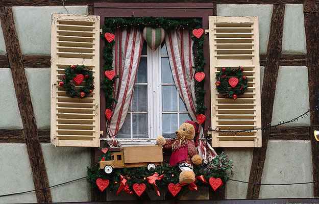 Janelas decoradas criam efeitos encantadores no Natal - Lugar Certo