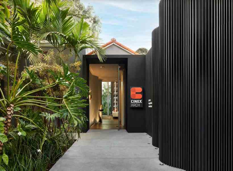 Cinex Arch Recife - Nós temos varias possibilidades para portas deslizantes.  Personalizamos para o qualquer dimensão de vãos, combinações de cores do  vidro, alumínio e modelos de puxadores. Todas sem trilhos no