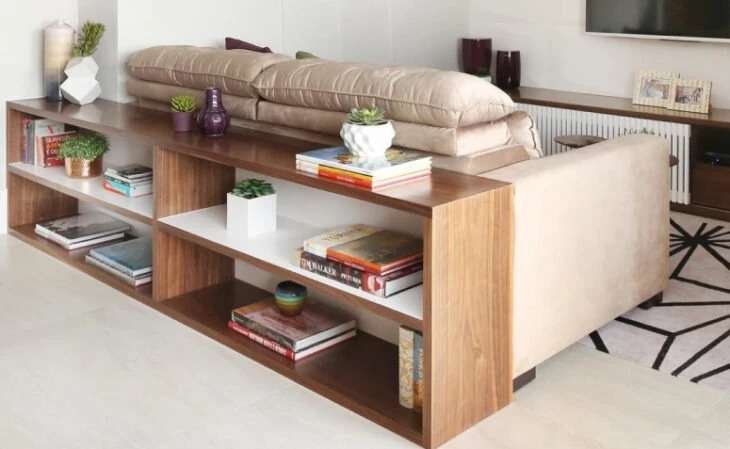 Sala de estar: 5 ideias para aproveitar o espaço atrás do sofá - Lugar Certo